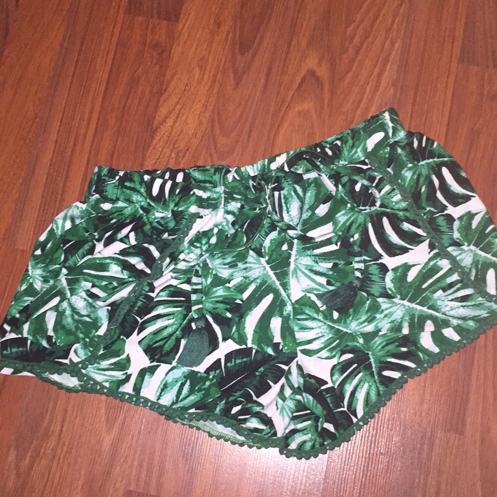 Cute summer shorts with tassels!! Size Large